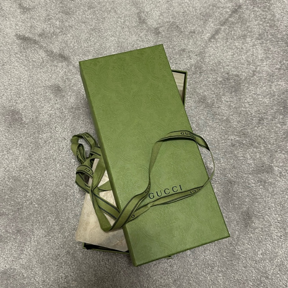 Gucci sandal box
